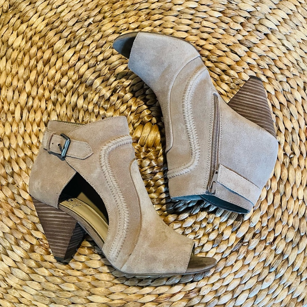 Vince Camuto “Ennley” Bootie - Picture 2 of 6